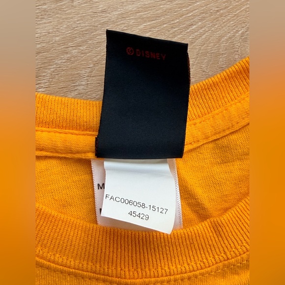 Vintage Disney The Lion King Musical T-Shirt Men’s Size M Gold & Black Big Print - Picture 4 of 6